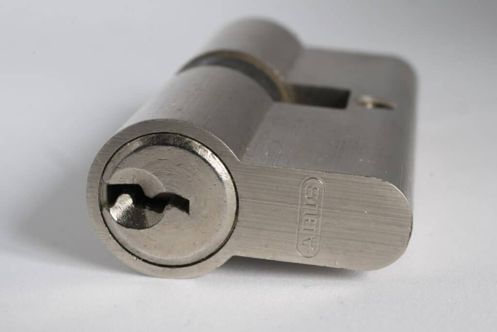 locking cylinder for a door